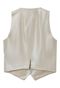 Gilet sans manches beige avec un tissu brillant et texturé. Présente un design avec une fente à l'arrière et un ourlet angulaire, créant une silhouette moderne.