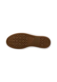 Semelle en caoutchouc marron d'une chaussure avec des motifs de bande diamantée et linéaire et des bords blancs sur un fond blanc uni.