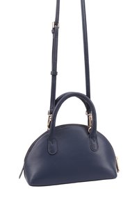 Marineblauwe leren handtas met een gebogen vorm, dubbele handgrepen en een afneembare schouderriem. Voorzien van goudkleurige accenten en een ritsluiting.