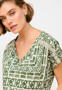 Next V-NECK BUBBLE HEM - REGULAR FIT - T-Shirt print - green
