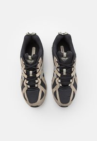 New Balance 610 UNISEX - Sportcipő - black/mottled olive