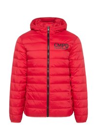Rote Pufferjacke mit Kapuze, ausgestattet mit einem gesteppten Design, einem Reißverschluss und einem schwarzen Logo auf der Brust. Glatte Oberfläche und synthetisches Material.