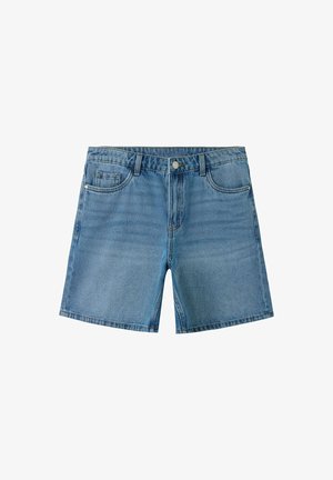 Blaue Jeansshorts mit vorderem Knopf, Reißverschluss, Gürtelschlaufen und Fünf-Taschen-Design vor weißem Hintergrund.