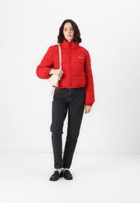 Guess Jeans Vinterjacka - rot