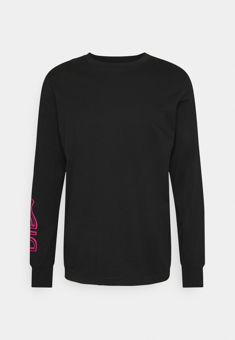 Svart långärmad t-shirt i bomull, med rundad halsringning och en rosa grafisk design på vänster ärm.