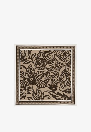 Vierkant stuk stof met donkerbruine bloemen- en bladmotieven op een beige achtergrond, omlijst met een decoratieve dubbele rand.