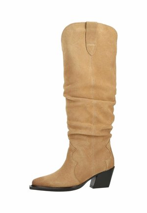 Brauner Wildleder-Mid-Calf-Stiefel mit lässigem Schaft, gezackter Naht an den Seiten, abgerundeter Spitze, schwarzem schrägem Blockabsatz und Zuglasche oben.