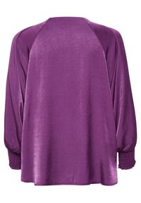 Blusa viola con maniche lunghe a palloncino, un taglio morbido e polsini arricciati. Tessuto liscio e lucente con una sottile lucentezza.