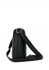 Schwarze Lederhandtasche mit rechteckiger Form, flachen Seiten, verstellbarem Trageriemen und Hardware in Silber-Optik. Glatte Textur ohne sichtbare Muster.