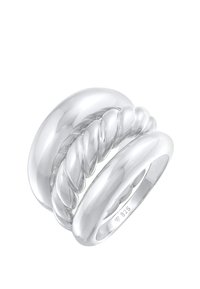 Anello in argento sterling con bande lucide intrecciate, una delle quali presenta un design a corda intrecciata, il tutto con una texture liscia. Contrassegnato '925'.