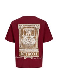 Bordová bavlněná tričko s prasklou, vintage-style grafikou vázy, obklopenou dekorativními okraji a řeckým textem na spodní části.