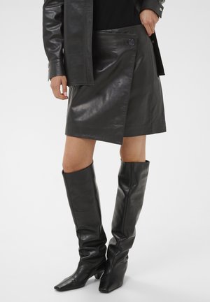 HADLEE - Falda cruzada - black