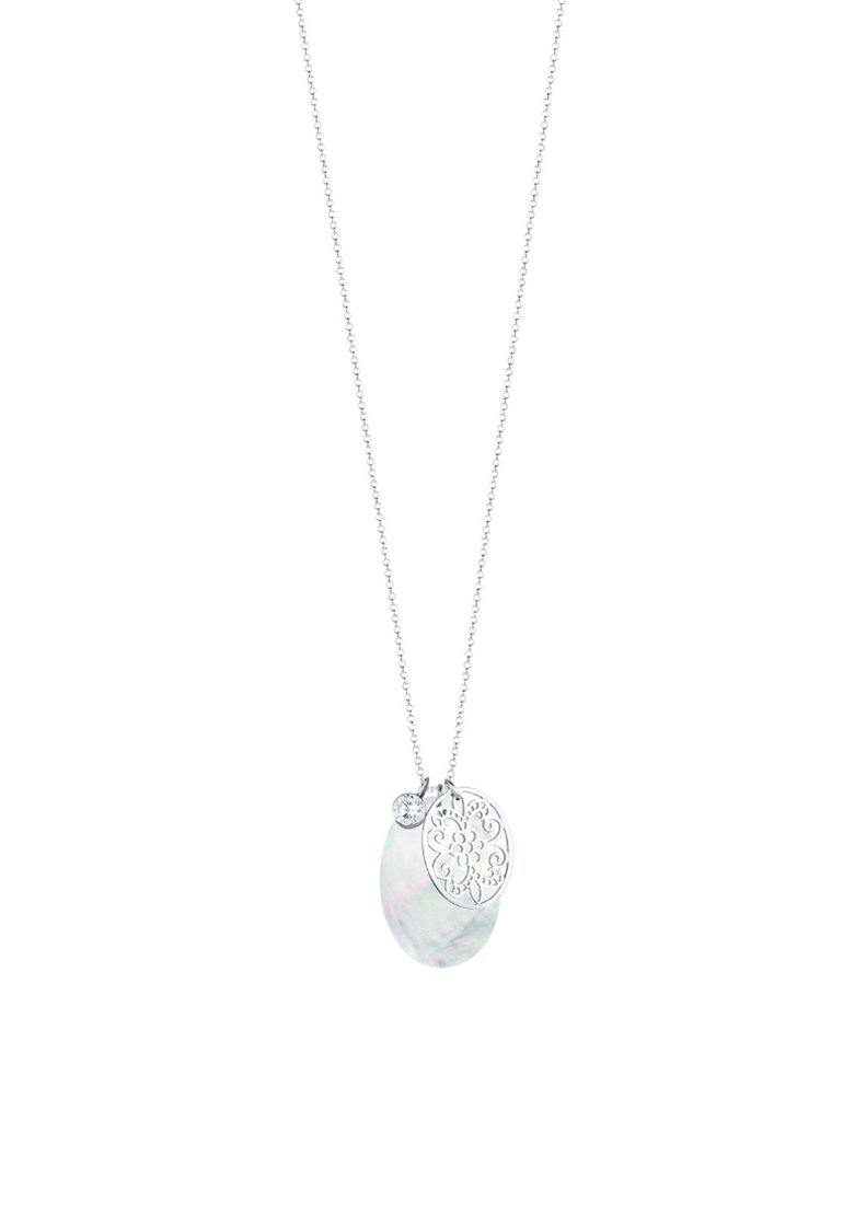 Zilveren ketting met een ovale iriserende hanger met een bloemen uitsnijding en een klein helder kristal detail.