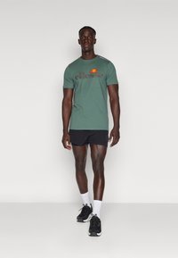 Ellesse CELLA  - Nyomott mintás póló - green