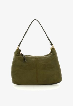 Borsa in pelle verde oliva con goffratura a libellula, dotata di una sola tracolla e zip dorata. Texture morbida, forma arrotondata.