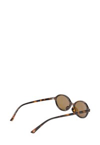 Okrągłe okulary przeciwsłoneczne z oprawką w wzór żółwia i brązowymi soczewkami. Charakteryzują się gładką fakturą oraz smukłymi, zakrzywionymi zausznikami.