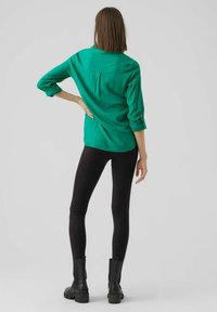 Vero Moda VMBUMPY L/S NEW NOOS - Button-down blouse - pepper green