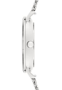 Silberne Armbanduhr mit strukturiertem Lünette, rundem Gehäuse und integriertem Metallarmband. Die Seitenansicht zeigt ein kompaktes Profil und die Krone.