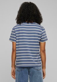 Urban Classics STRIPED BOXY - Triko s potiskem - whitesand vintageblue