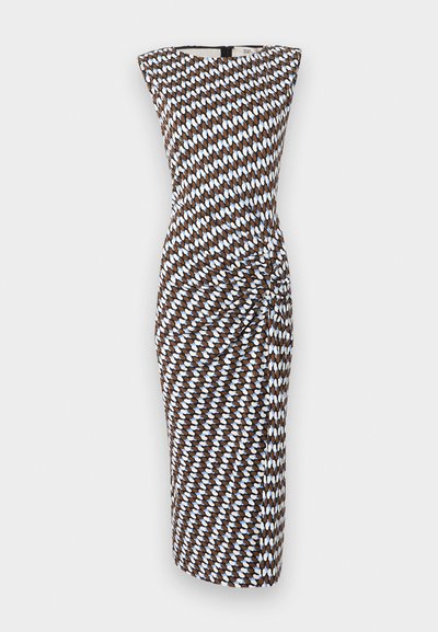 Αμάνικο φόρεμα μήκους μέχρι το γόνατο με γεωμετρικό σχέδιο σε καφέ, λευκό και ανοιχτό μπλε χρώμα, και λεπτομέρεια με σούρα στο δεξί ισχίο.