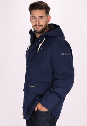 Marineblaue wasserdichte Jacke mit Kapuze, Knopfakzenten und Vorder-taschen. Mit einem Reißverschluss und strukturiertem Stoff für Wärme.