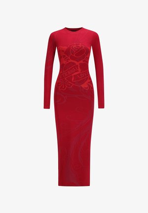 Abito lungo rosso a maniche lunghe con vestibilità aderente. Presenta motivi floreali e la scritta "AMORE ETERNO" evidenziata in una tonalità più scura. Texture liscia.