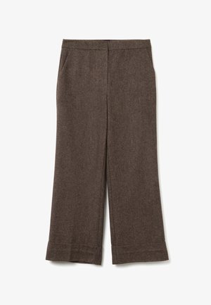 Bruine wijde-pijp broek van gestructureerde stof. Beschikt over twee zijzakken en een schone zoom met subtiele stikdetails.