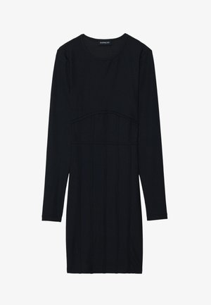 Fekete, hosszú ujjú ruha bordázott textúrával, testhez simuló felsőrészével és paneles kialakításával. Kerek nyakú és térd alatti hosszúságú szoknyával rendelkezik.