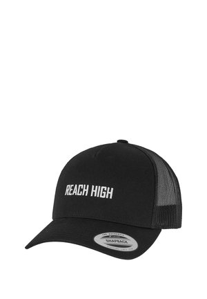 Sort snapback-kasket med mesh-bag, prydet med hvid broderet tekst "REACH HIGH" på fronten, buet skygge og logo-patch på siden.
