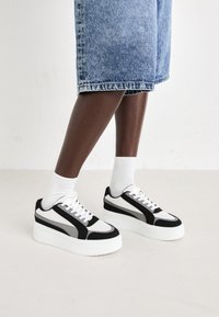 TRACY - Baskets basses - black/grey