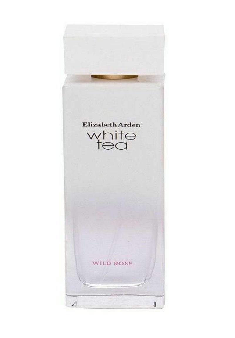 Genomskinlig glasparfymflaska med ett kvadratiskt vitt lock, märkta "Elizabeth Arden white tea" och "WILD ROSE" i rosa text.