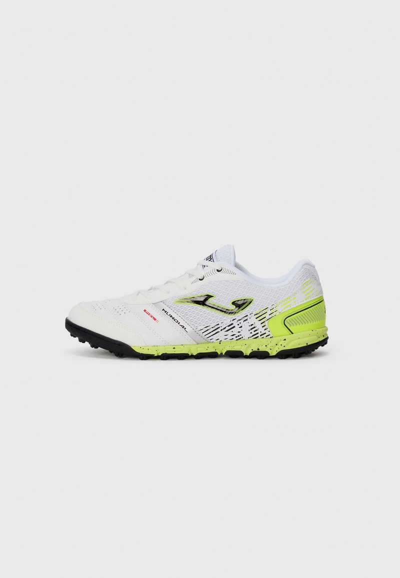 Scarpa sportiva bianca con tomaia in mesh traspirante, dettagli verdi, design elegante, suola testurizzata e sistema di allacciatura. Presenta il marchio "MUNDIAL".