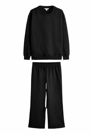 Schwarzes Langarm-Sweatshirt mit gerippten Bündchen, kombiniert mit passenden weiten Hosen mit elastischem Bund, auf weißem Hintergrund dargestellt.