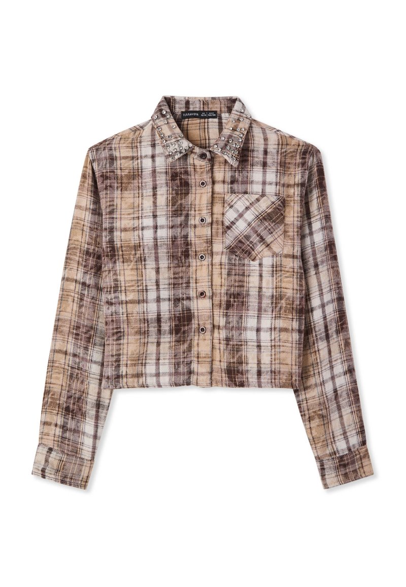Camicia a scacchi cropped nei toni marrone e crema, con bottoni frontali, colletto con borchie e taschino sul petto. Tessuto morbido.