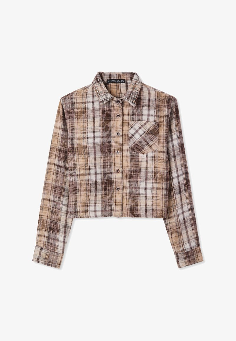 Camicia a scacchi cropped nei toni marrone e crema, con bottoni frontali, colletto con borchie e taschino sul petto. Tessuto morbido.
