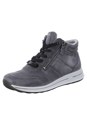 Graue Wildleder-Hochschaft-Sneaker mit schwarzen Schnürsenkeln, Reißverschluss-Akzent, glattem Obermaterial, gepolstertem Schaft und weißer Gummisohle mit strukturiertem Detail.