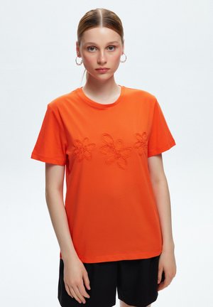 SHORT SLEEVE EMBROIDERY - Print T-shirt - coral