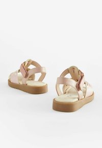 Miniaturna slika 4