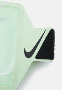 Nike Performance LEAN ARM BAND UNISEX - Kiti aksesuarai - vapor green/black