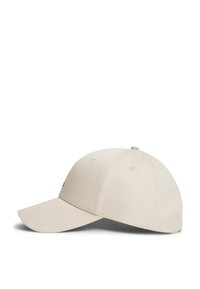 Μπεζ καπέλο μπέιζμπολ με καμπύλη γείσο, κατασκευασμένο από υφή υφάσματος, με οπές αερισμού και μικρό λογότυπο στην πλευρά.