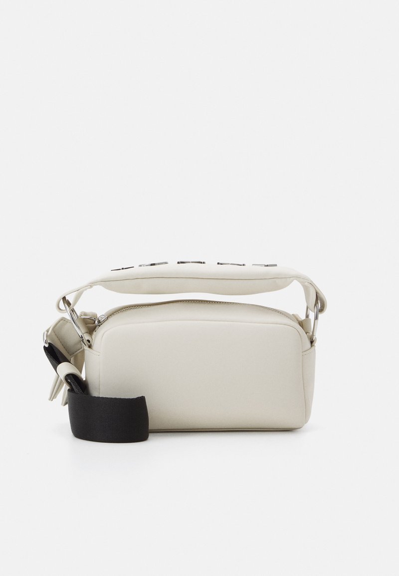 Tommy Jeans BOLD CAMERA BAG - Taška cez plece - offwhite