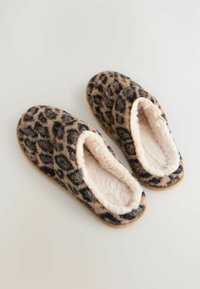 Leopard-print slippers with a plush, beige lining, rounded toe, and soft exterior material. Features a flat sole for comfort.