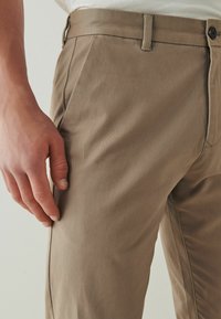 Next SLIM FIT - Chino hlače - sand