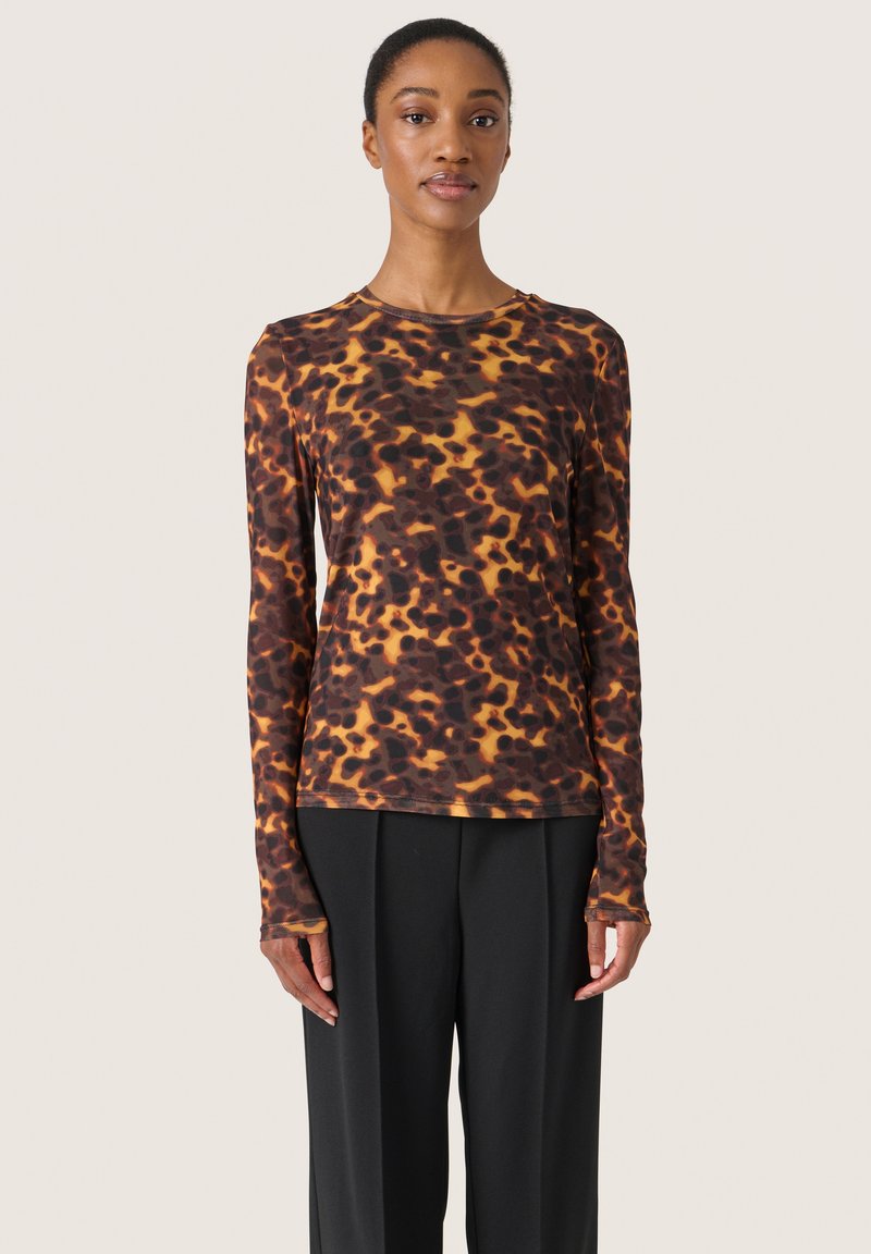 Langarmshirt mit Leopardenmuster in Brauntönen, Orange und Schwarz. Hergestellt aus einem dehnbaren, leichten Stoff.