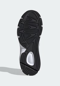 Svart gummisul med en strukturerad design med zigzag-mönster, som lyfter fram en vit skummattta märkt "CLOUDFOAM."