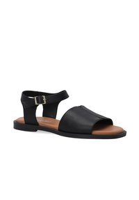 Zwarte leren sandalen met een open teenontwerp, enkelband met gesp en een platte zool. De voetbed is bruin met een gladde textuur.