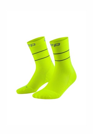 PRO RUN COMPRESSION REFLECTIVE MID CUT - Sportsocken - neon yellow