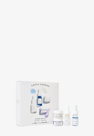 GLOW ON KIT - Skincare set - -