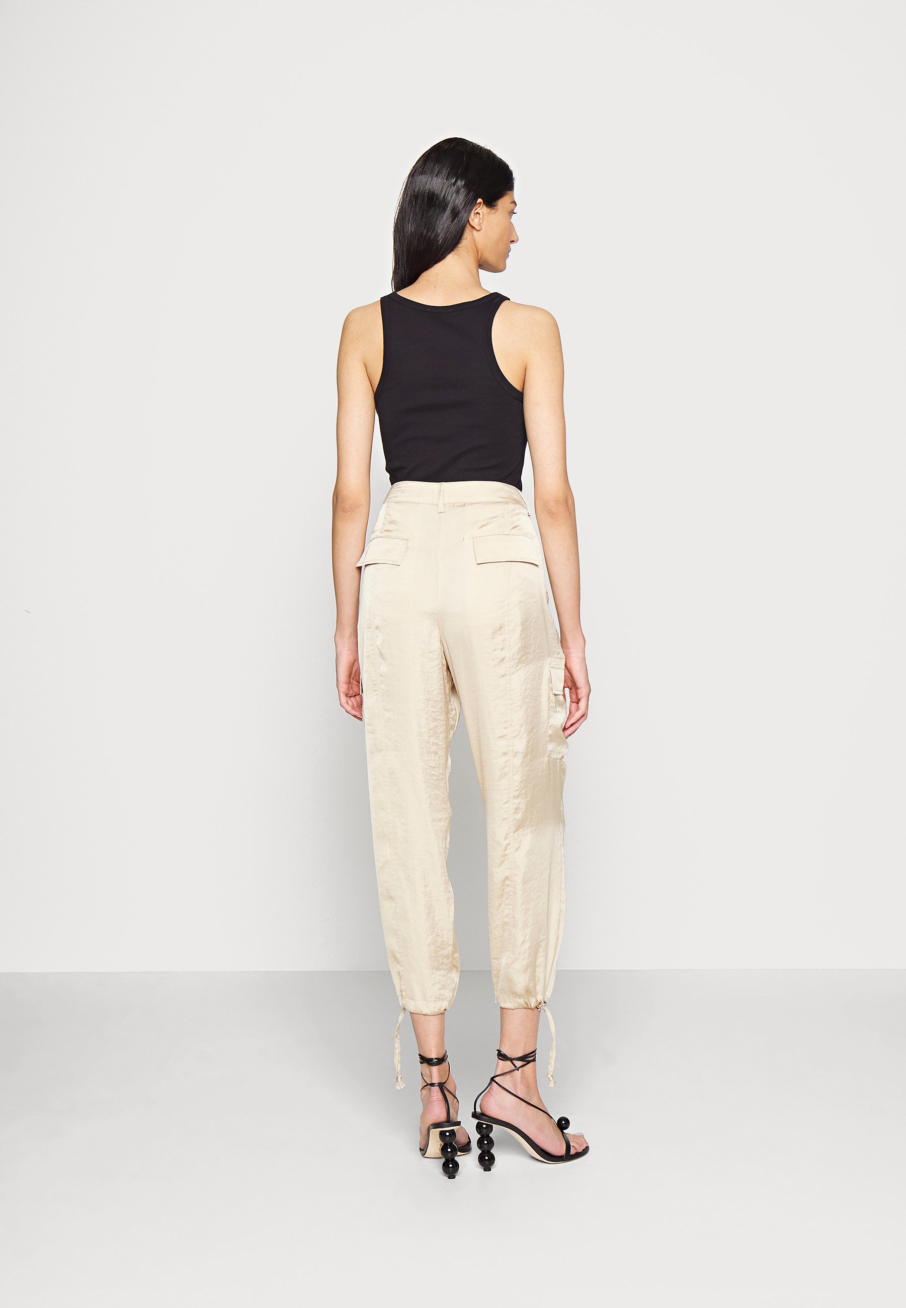 DKNY PANT - Cargo trousers - wheat 