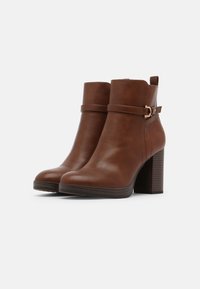 Anna Field Botas de tornozelo com plataforma - cognac
